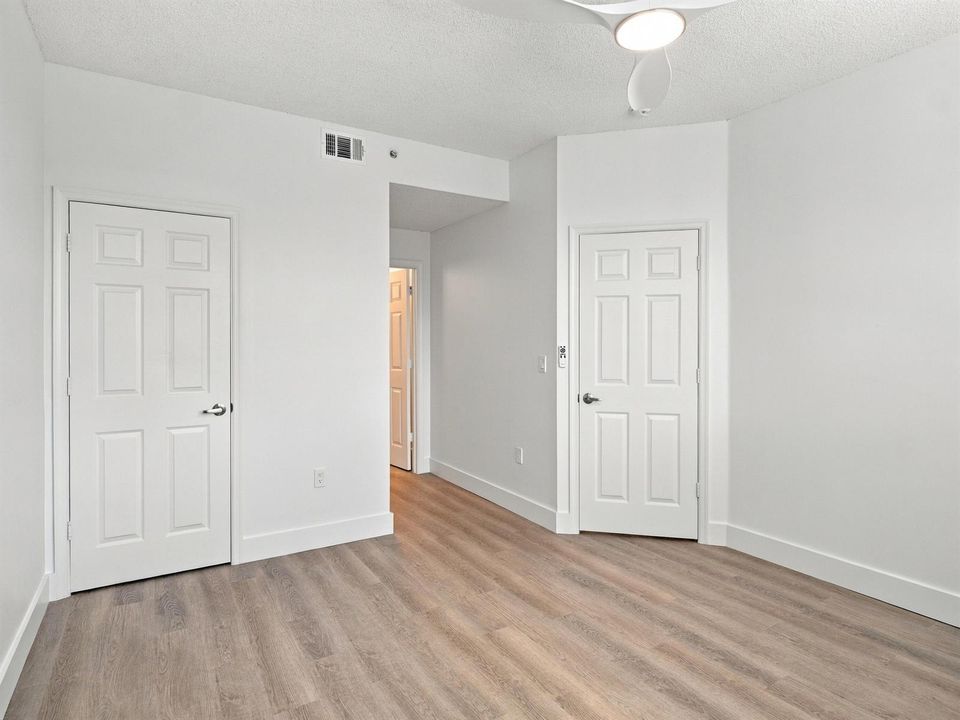 P1157622