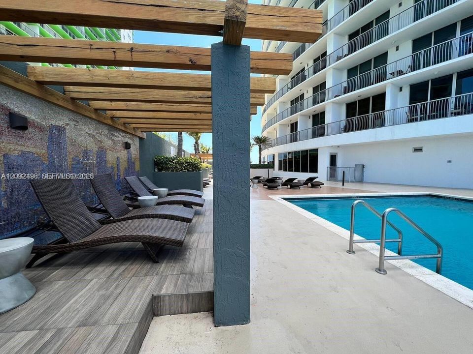 For Rent: $2,980 (1 beds, 1 baths, 791 Square Feet)