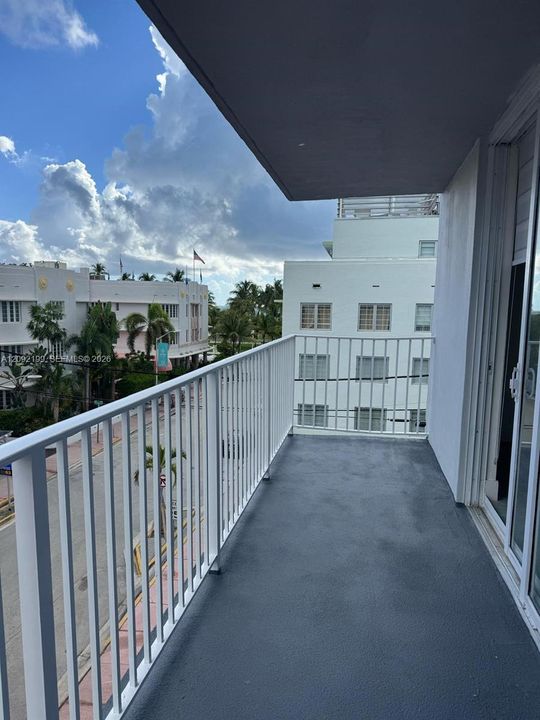 For Rent: $2,400 (1 beds, 1 baths, 626 Square Feet)