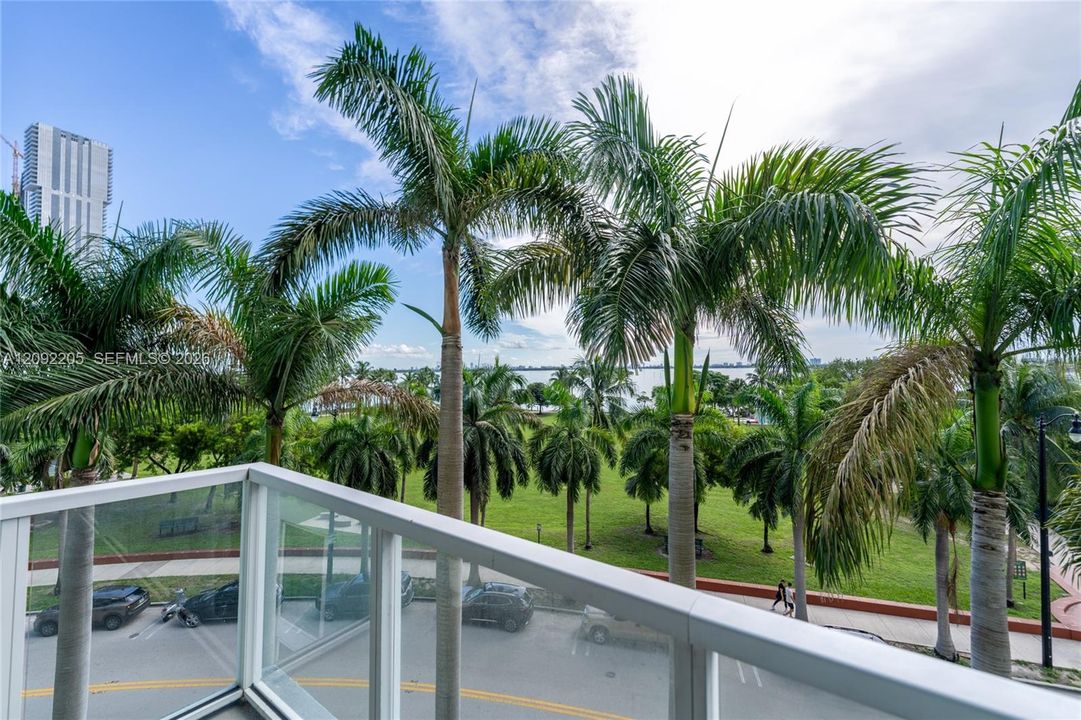 For Rent: $4,950 (2 beds, 2 baths, 1377 Square Feet)