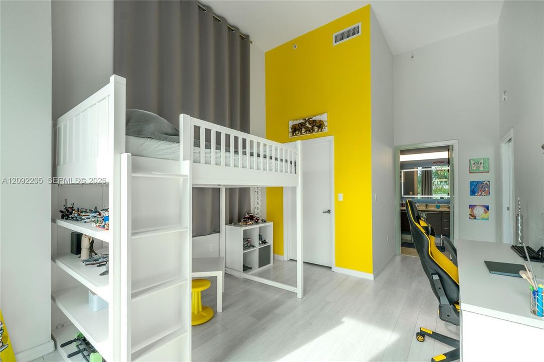 For Rent: $4,950 (2 beds, 2 baths, 1377 Square Feet)