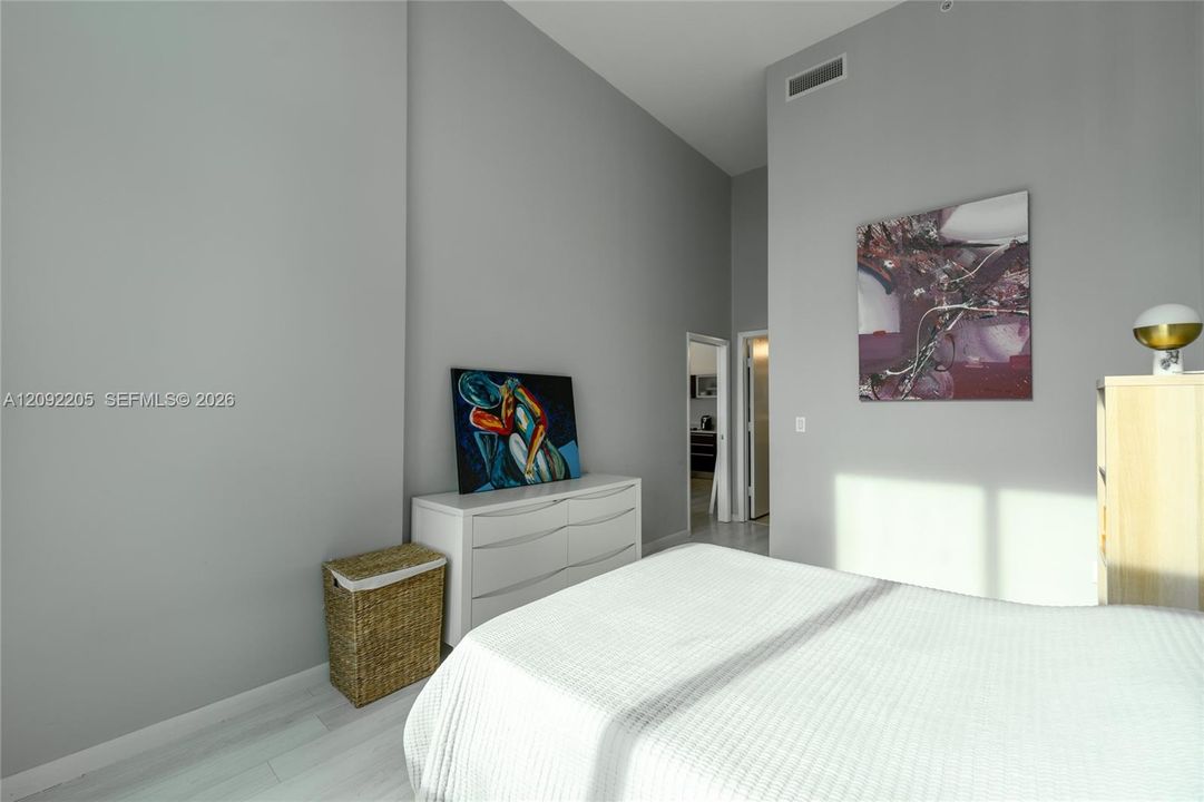 For Rent: $4,950 (2 beds, 2 baths, 1377 Square Feet)