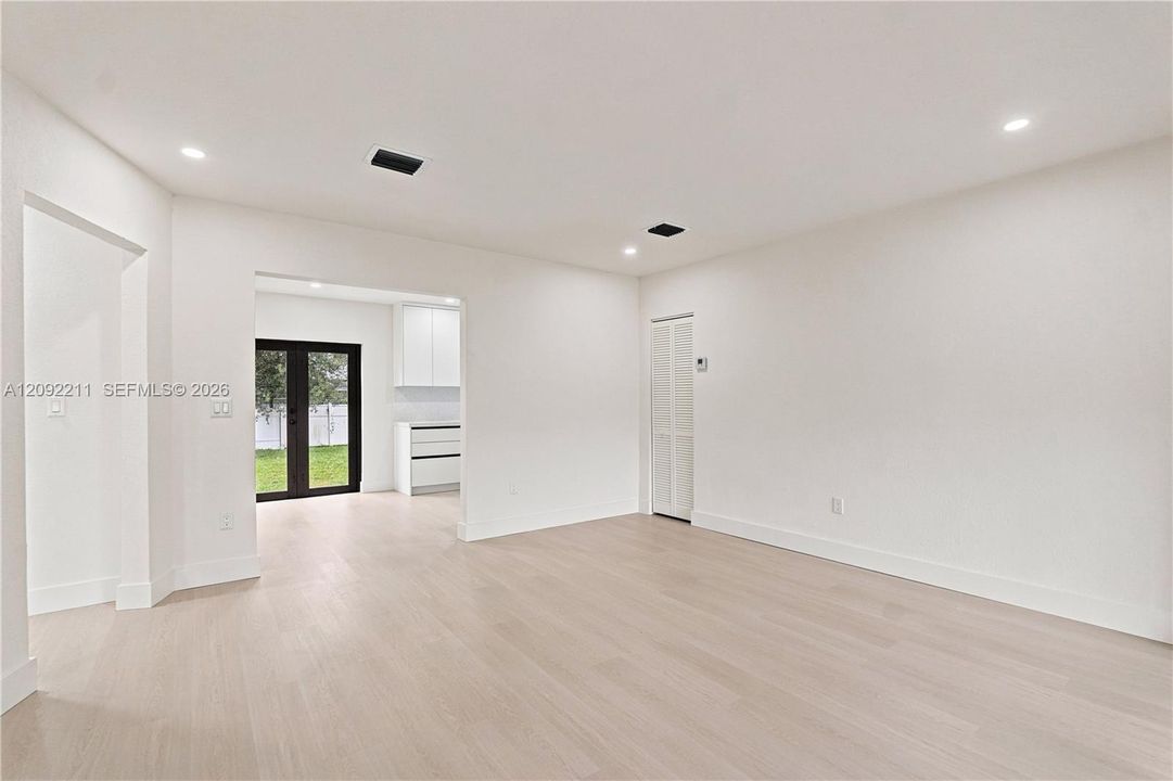На продажу: $579,800 (3 спален, 2 ванн, 0 Квадратных фут)