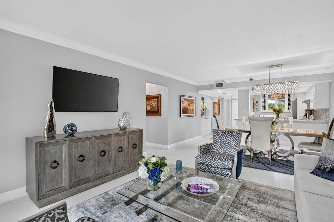 LIVING ROOM 4