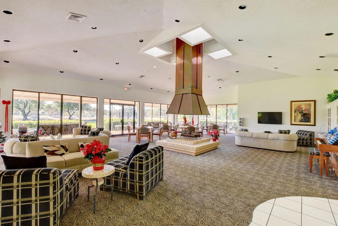 LOUNGE AREA