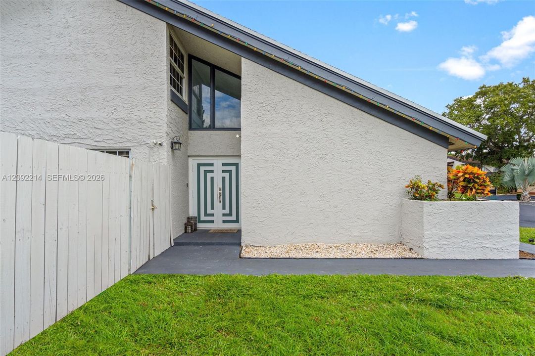 For Rent: $4,500 (4 beds, 2 baths, 2022 Square Feet)