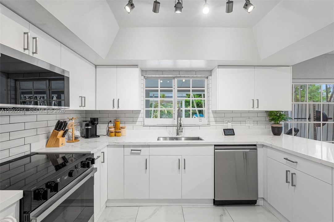 For Rent: $4,500 (4 beds, 2 baths, 2022 Square Feet)