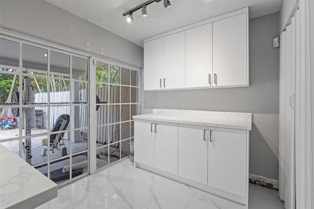 For Rent: $4,500 (4 beds, 2 baths, 2022 Square Feet)