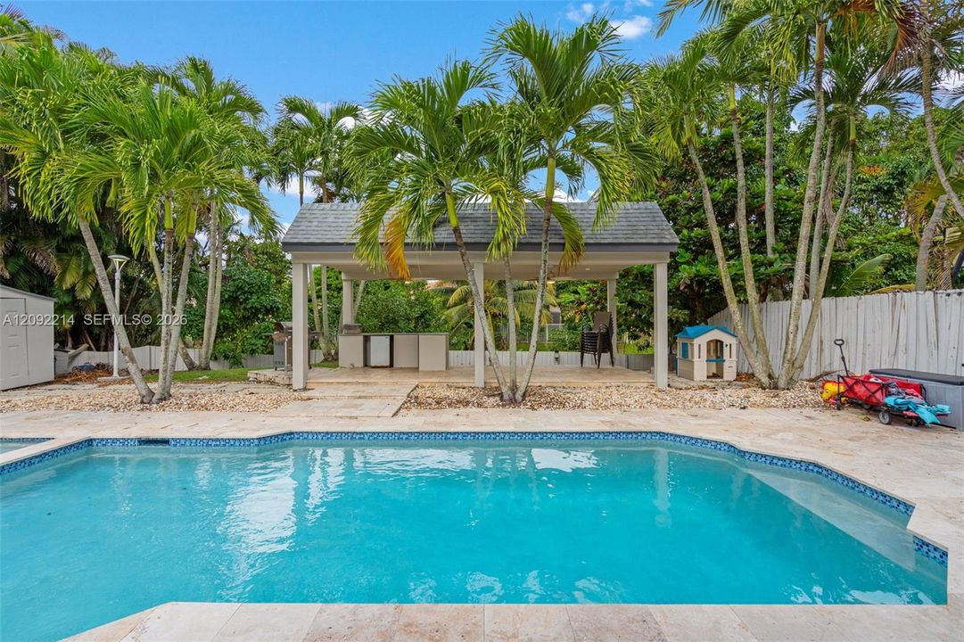 For Rent: $4,500 (4 beds, 2 baths, 2022 Square Feet)