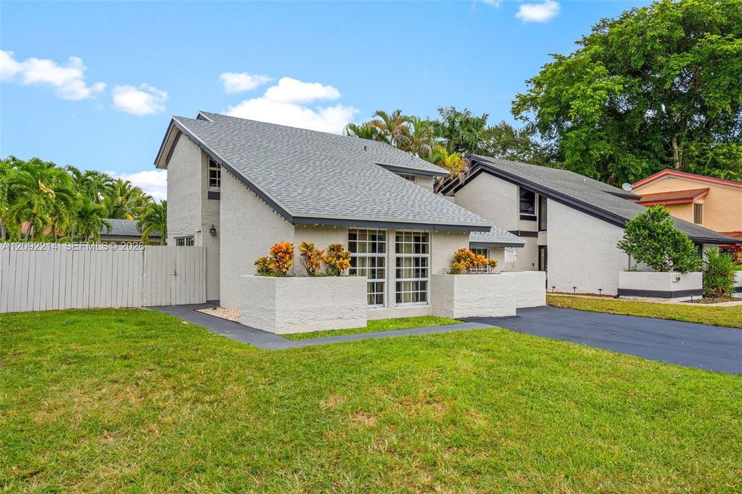 For Rent: $4,500 (4 beds, 2 baths, 2022 Square Feet)