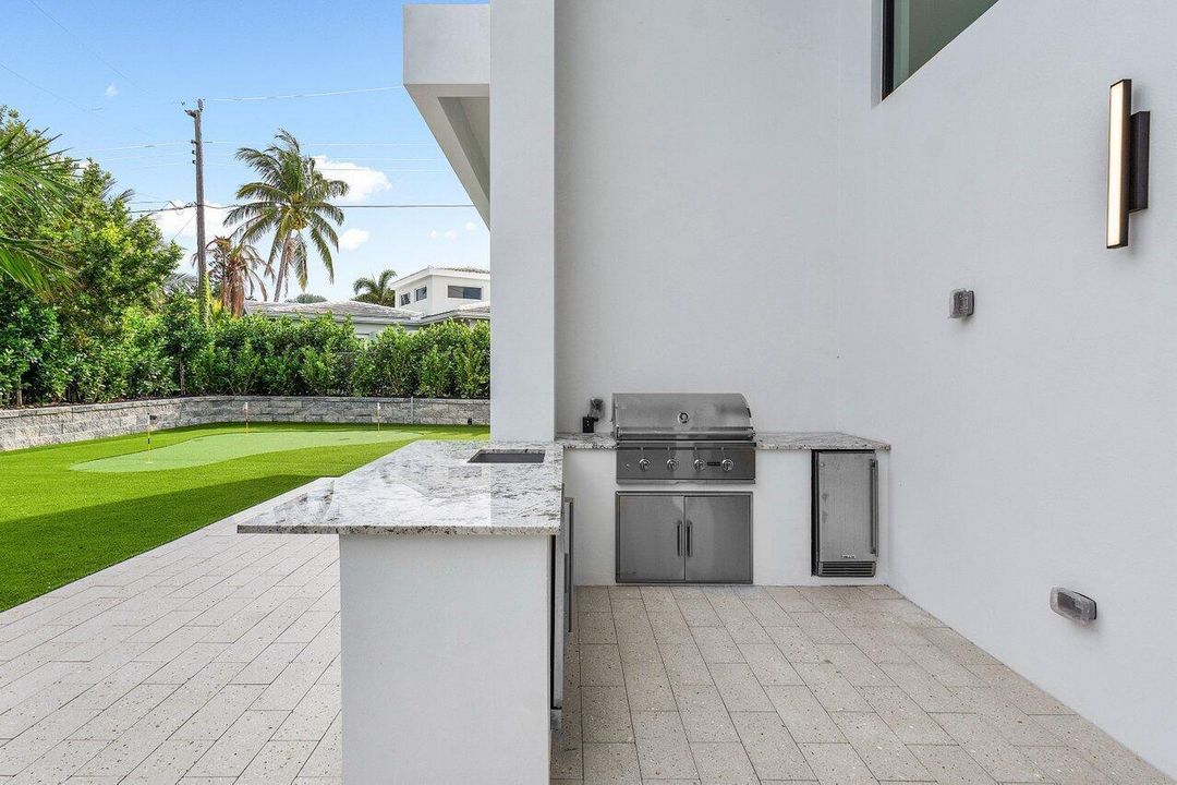 OUTDOOR KITCHEN