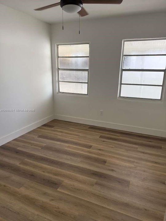 В аренду: $2,500 (2 спален, 1 ванн, 900 Квадратных фут)