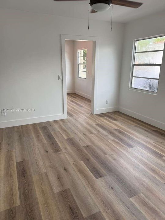 В аренду: $2,500 (2 спален, 1 ванн, 900 Квадратных фут)