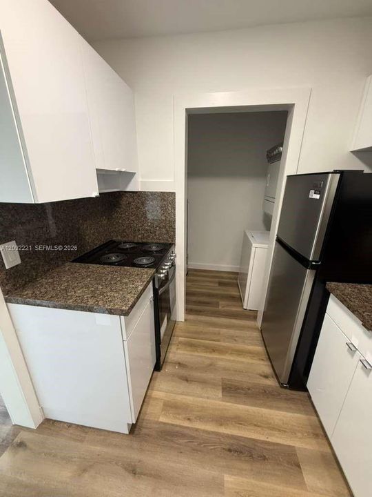 В аренду: $2,500 (2 спален, 1 ванн, 900 Квадратных фут)