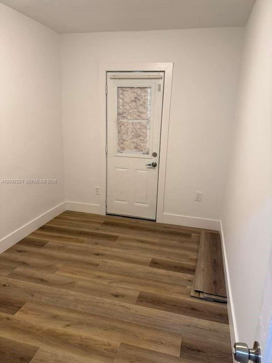 В аренду: $2,500 (2 спален, 1 ванн, 900 Квадратных фут)