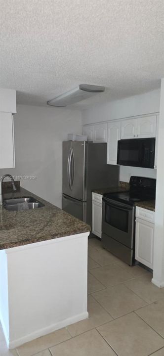 В аренду: $2,150 (2 спален, 2 ванн, 932 Квадратных фут)
