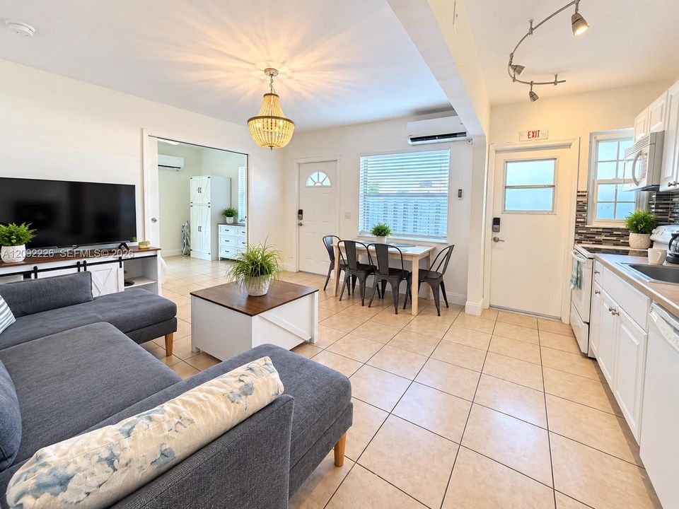 В аренду: $2,400 (2 спален, 1 ванн, 1260 Квадратных фут)