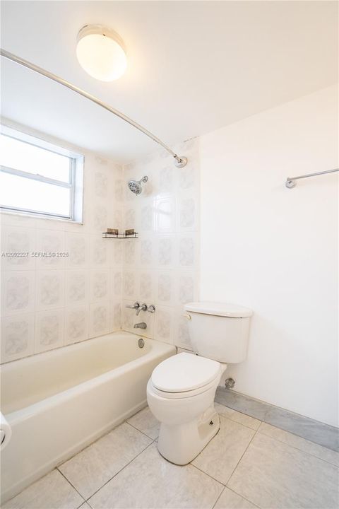 For Sale: $325,000 (2 beds, 2 baths, 1077 Square Feet)