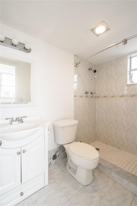 For Sale: $325,000 (2 beds, 2 baths, 1077 Square Feet)