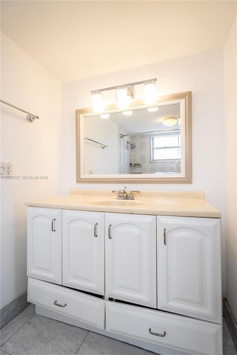 For Sale: $325,000 (2 beds, 2 baths, 1077 Square Feet)