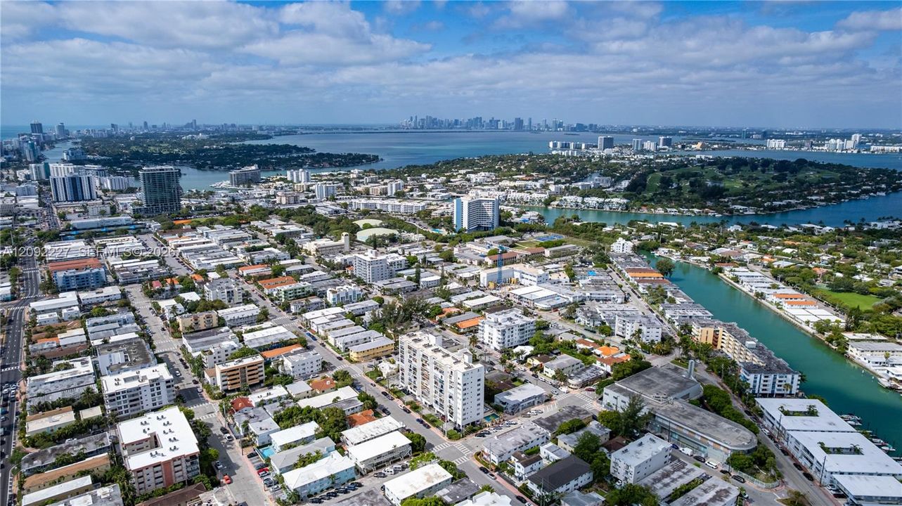 For Sale: $325,000 (2 beds, 2 baths, 1077 Square Feet)