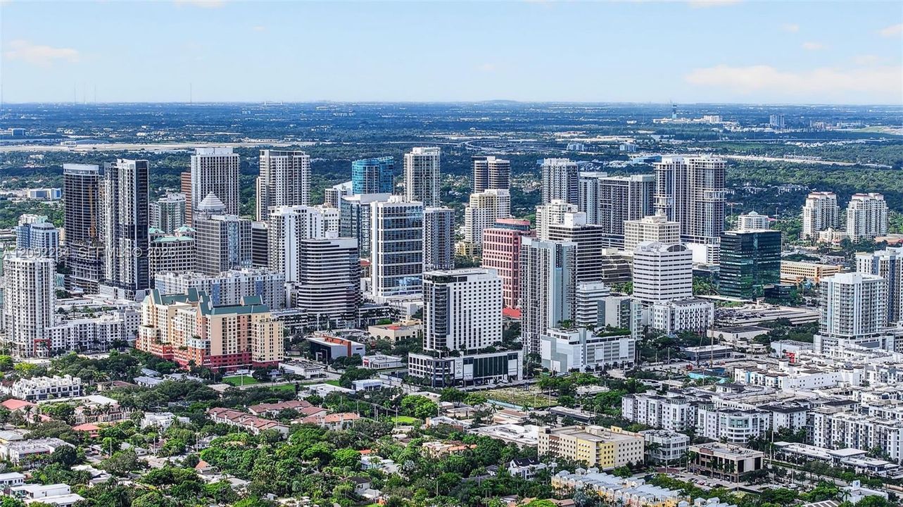 Easy Access to the Rapidly Changing Downtown Las Olas Area