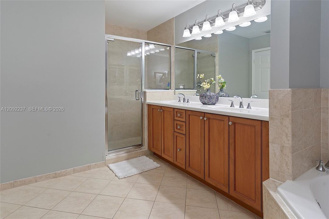 For Sale: $449,500 (2 beds, 2 baths, 1219 Square Feet)