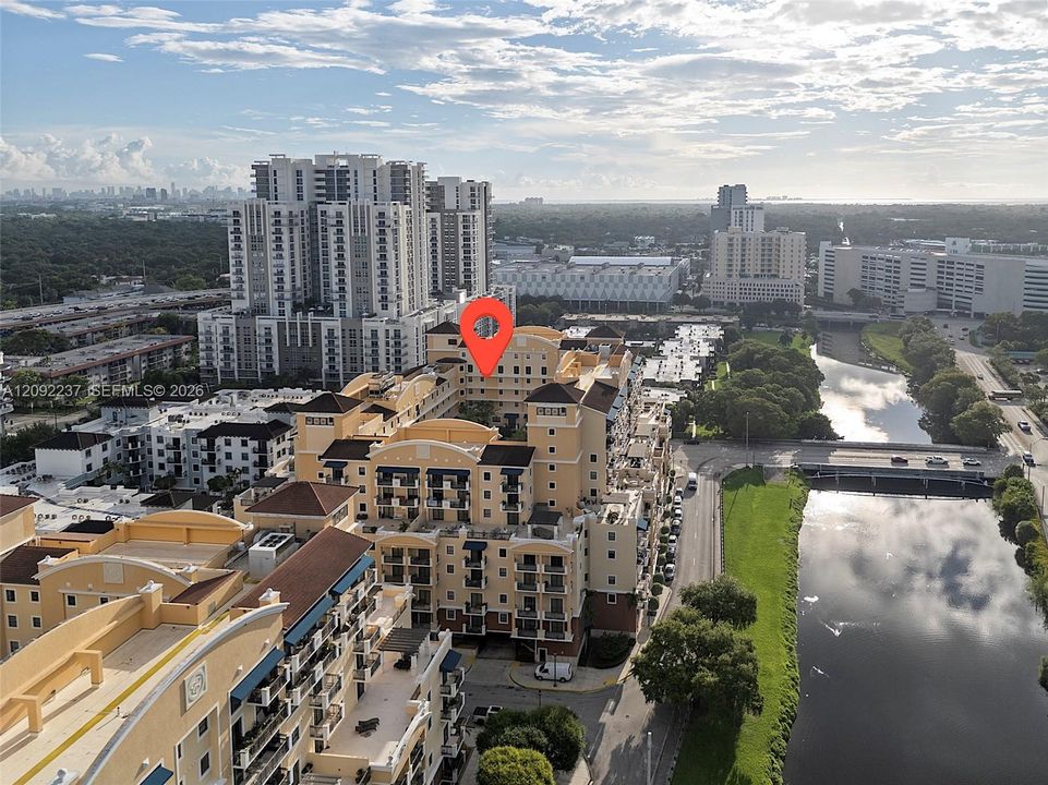 For Sale: $449,500 (2 beds, 2 baths, 1219 Square Feet)