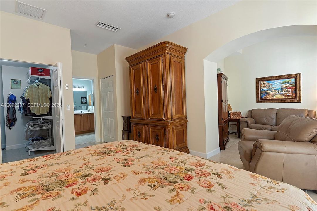 For Sale: $449,500 (2 beds, 2 baths, 1219 Square Feet)