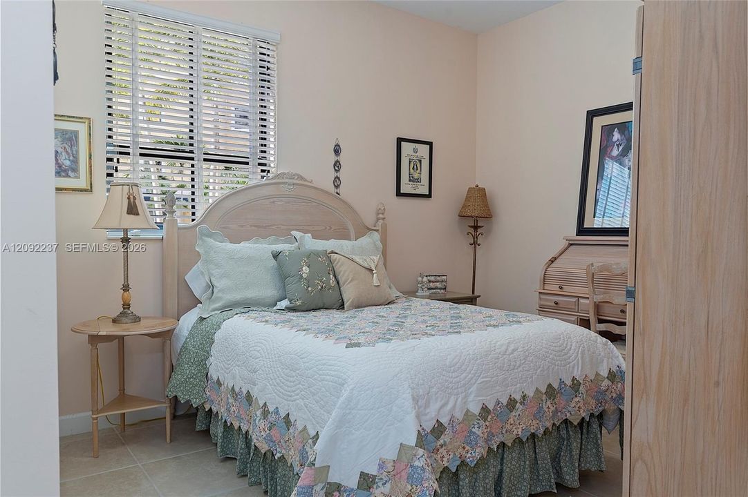 For Sale: $449,500 (2 beds, 2 baths, 1219 Square Feet)