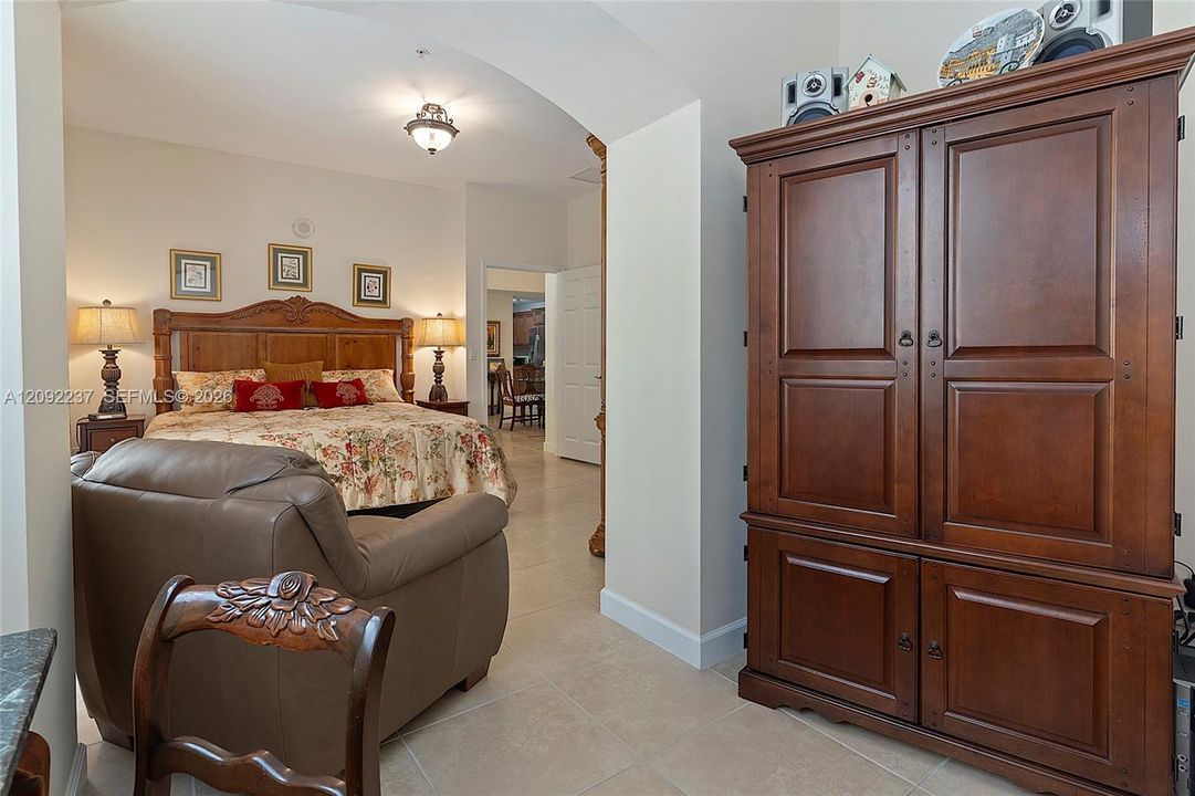 For Sale: $449,500 (2 beds, 2 baths, 1219 Square Feet)