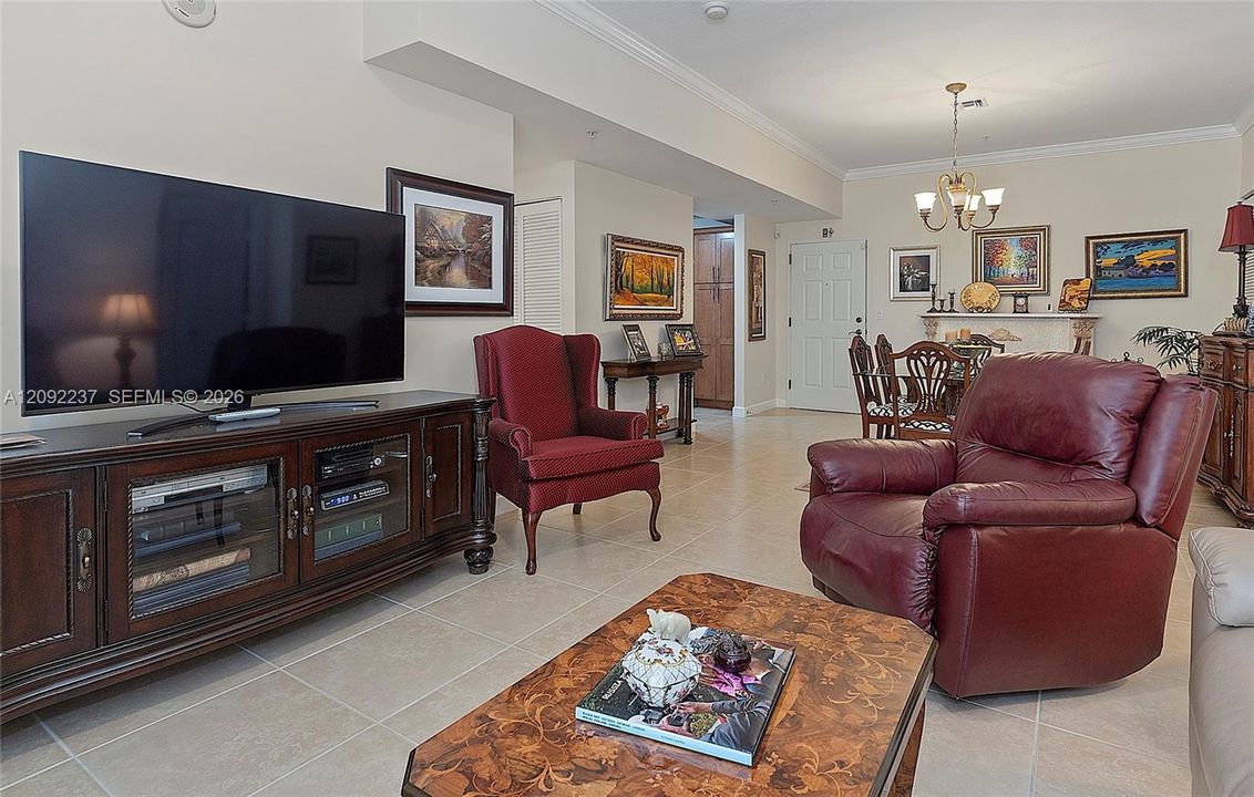 For Sale: $449,500 (2 beds, 2 baths, 1219 Square Feet)