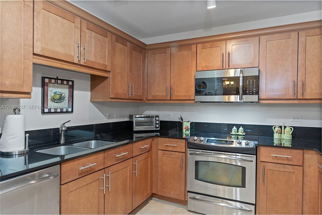 For Sale: $449,500 (2 beds, 2 baths, 1219 Square Feet)