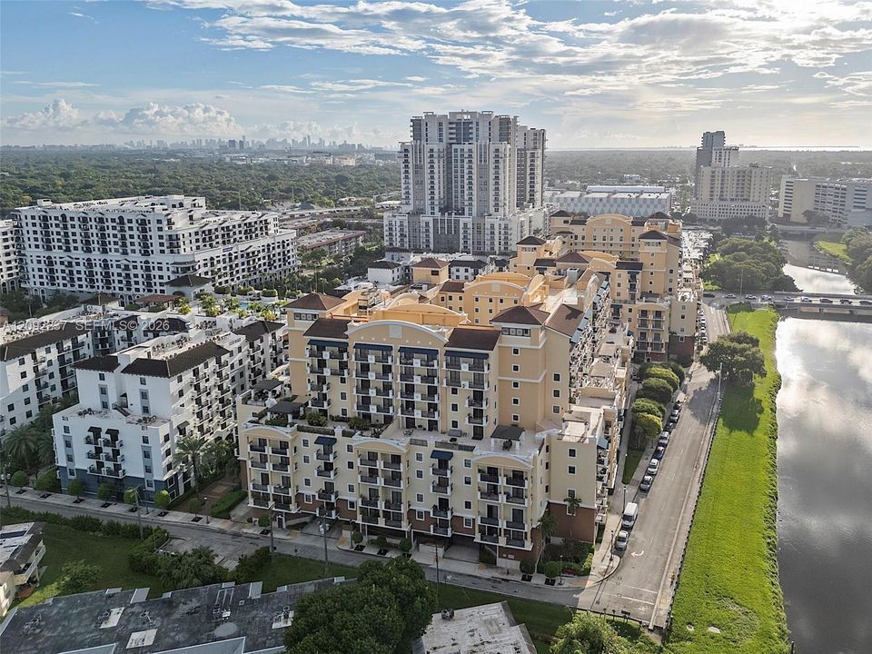 For Sale: $449,500 (2 beds, 2 baths, 1219 Square Feet)