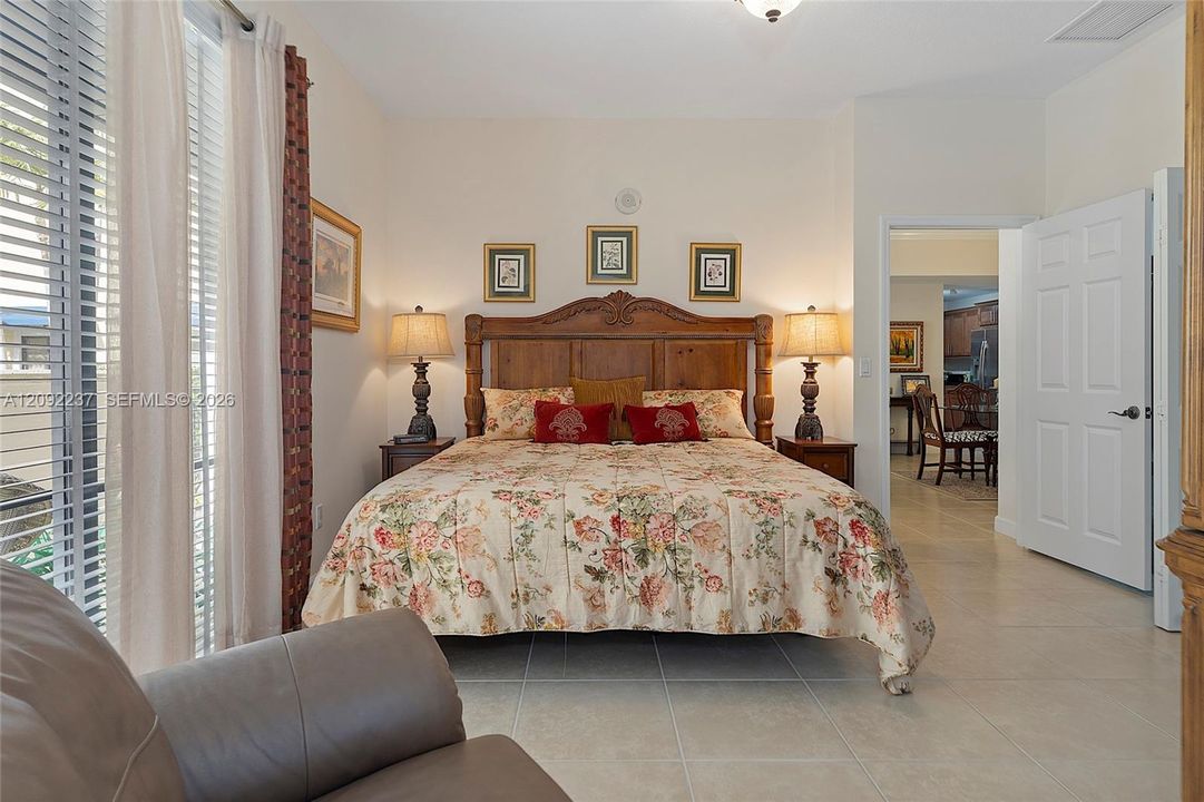 For Sale: $449,500 (2 beds, 2 baths, 1219 Square Feet)