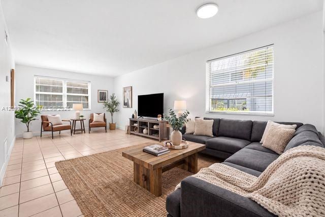 For Rent: $1,650 (1 beds, 1 baths, 664 Square Feet)