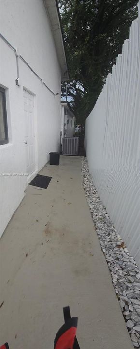For Sale: $585,000 (4 beds, 2 baths, 1904 Square Feet)