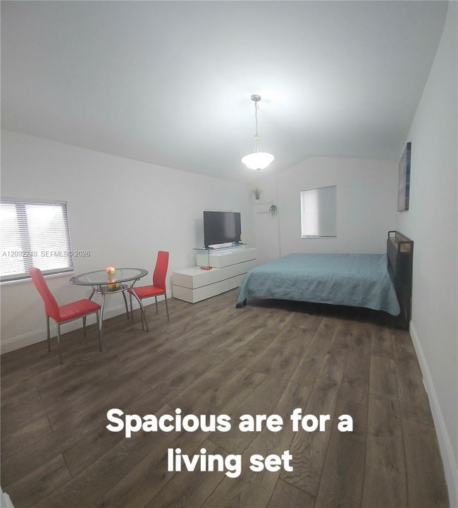 For Sale: $585,000 (4 beds, 2 baths, 1904 Square Feet)