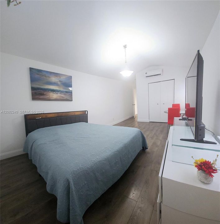 For Sale: $585,000 (4 beds, 2 baths, 1904 Square Feet)