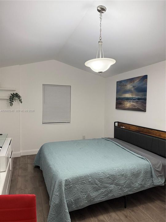 For Sale: $585,000 (4 beds, 2 baths, 1904 Square Feet)