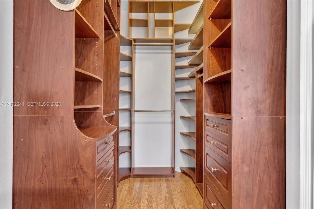 For Sale: $649,000 (3 beds, 2 baths, 1320 Square Feet)
