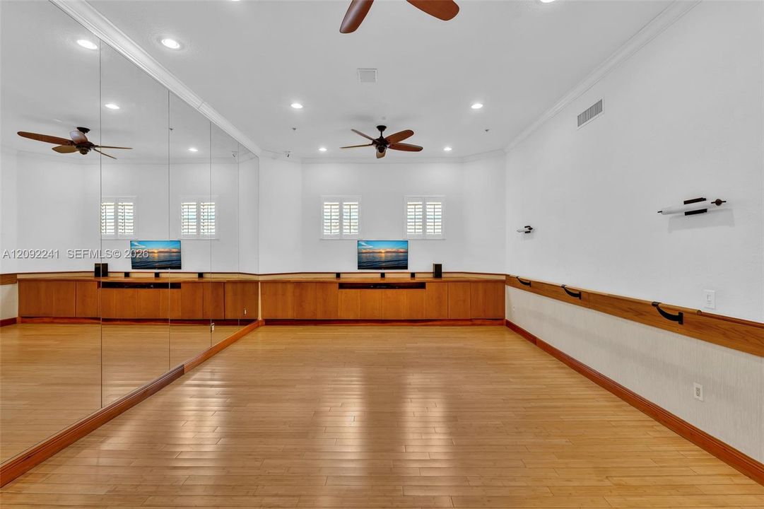 For Sale: $649,000 (3 beds, 2 baths, 1320 Square Feet)
