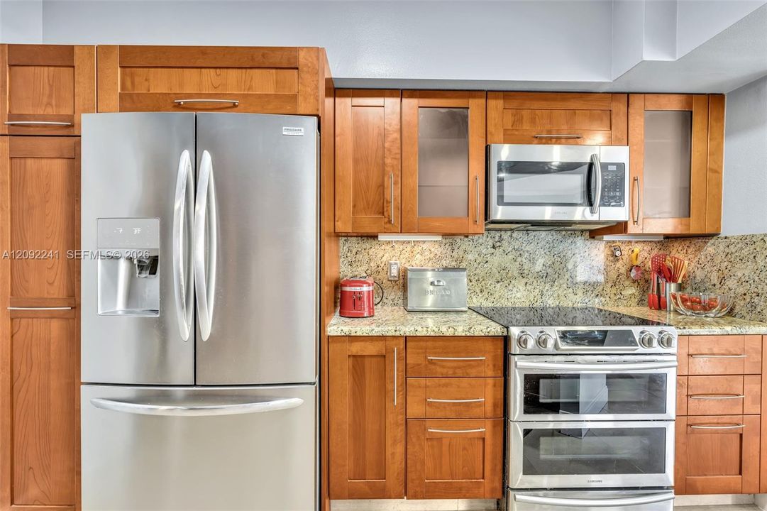 For Sale: $649,000 (3 beds, 2 baths, 1320 Square Feet)