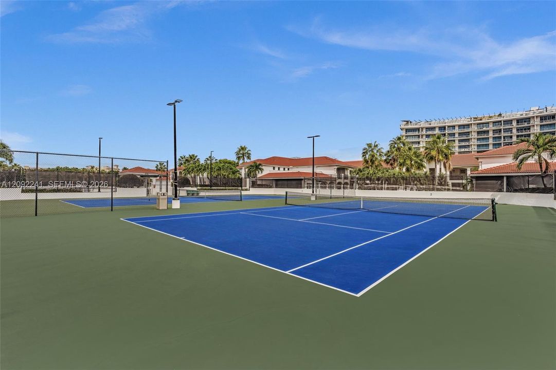 For Sale: $649,000 (3 beds, 2 baths, 1320 Square Feet)