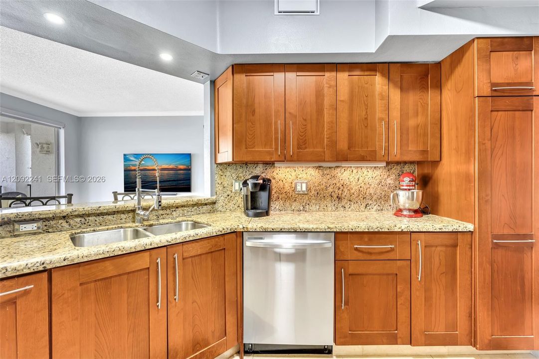 For Sale: $649,000 (3 beds, 2 baths, 1320 Square Feet)