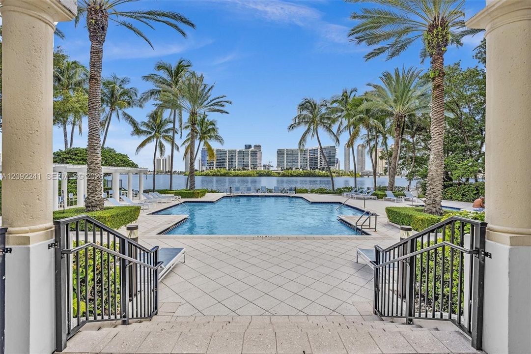 For Sale: $649,000 (3 beds, 2 baths, 1320 Square Feet)