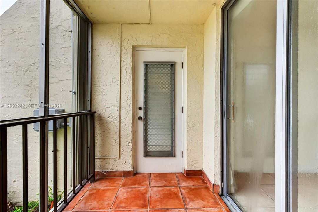 В аренду: $2,300 (2 спален, 2 ванн, 1210 Квадратных фут)