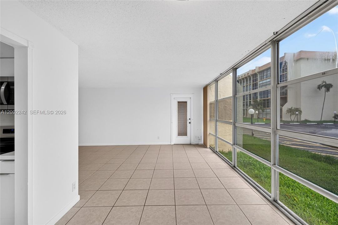 В аренду: $2,300 (2 спален, 2 ванн, 1210 Квадратных фут)