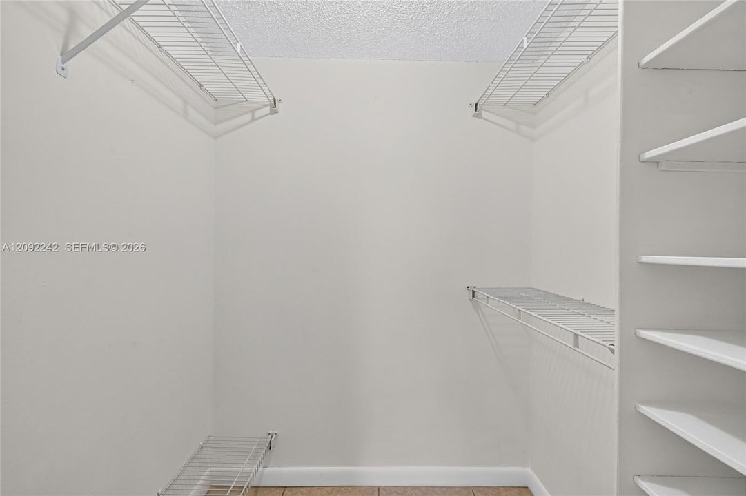 В аренду: $2,300 (2 спален, 2 ванн, 1210 Квадратных фут)