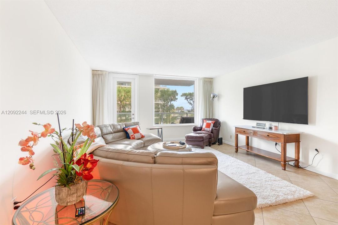 For Sale: $475,000 (2 beds, 2 baths, 1496 Square Feet)